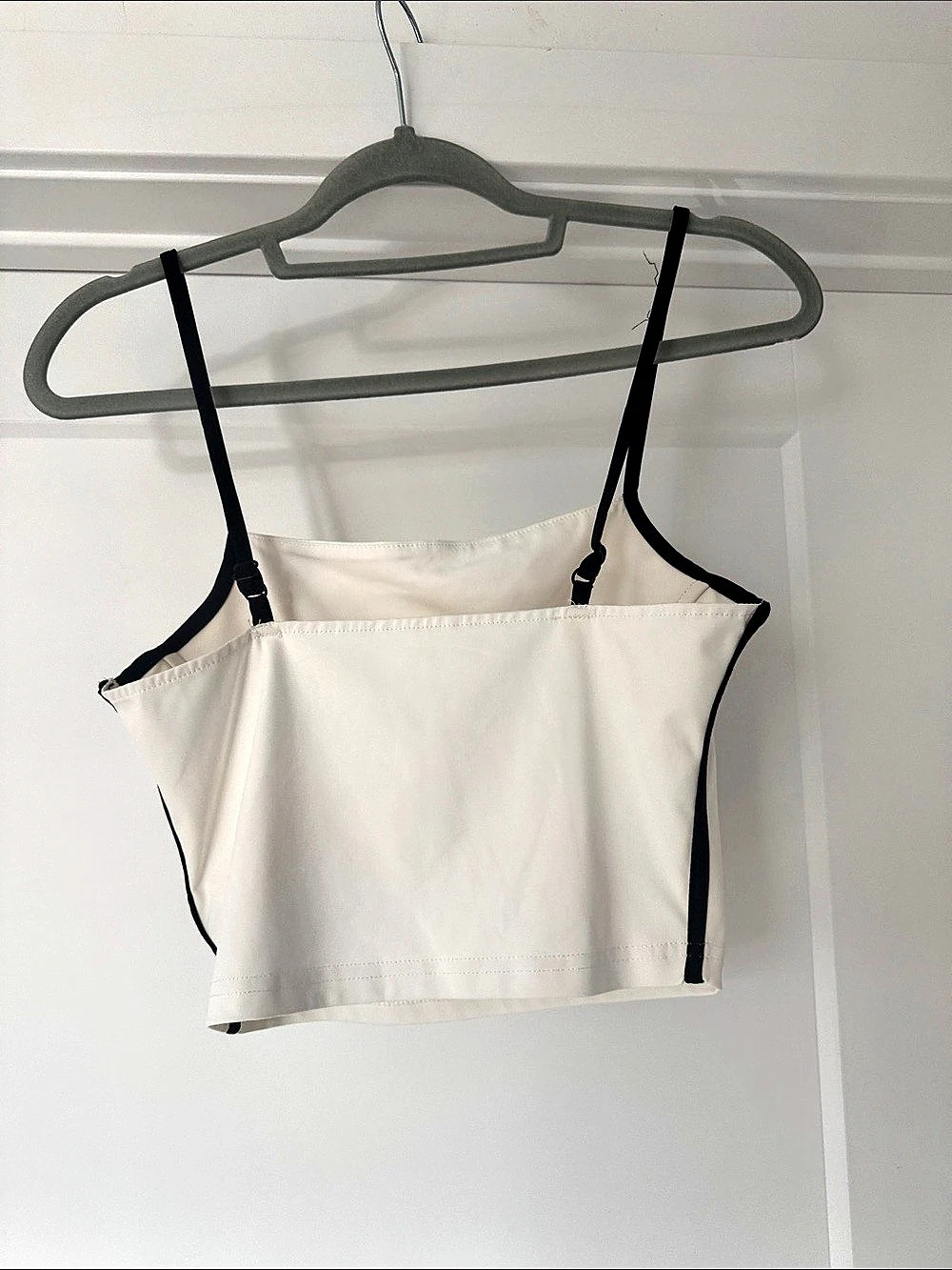 Colorblock Crop Top - Picture 2 of 4